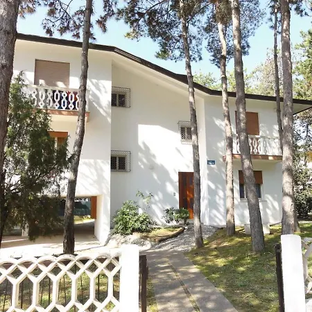 In 38371 Apartment *
